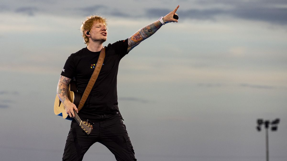 艾德·希兰 (Ed Sheeran) 在赫拉德茨·克拉洛韦 (Hradec Králové) 音乐会的照片库 艾德·希兰 (Ed Sheeran) 在赫拉德茨·克拉洛韦 (Hradec Králové) 音乐会的照片库