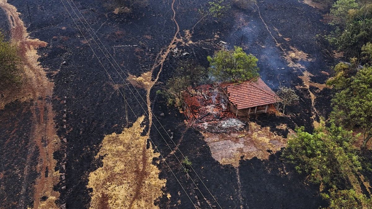 Fotky: Válka s ohněm nekončí, hustý a toxický kouř dusí Brazílii