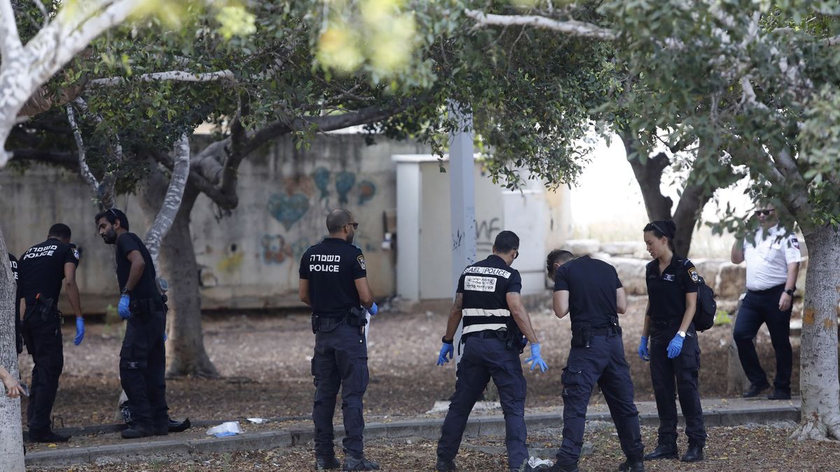Palestinec zabil nožem v Izraeli ženu a tři další lidi zranil
