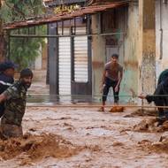 V neděli jedno z nejsušších míst planety zastihla blesková povodeň. Lidé museli být zachraňováni ze svých obydlí. (Ain Sefra, 8. září)