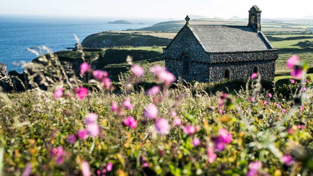 Británie buduje síť radarů. „Vesmírná obrana“ vyroste i přes protesty
