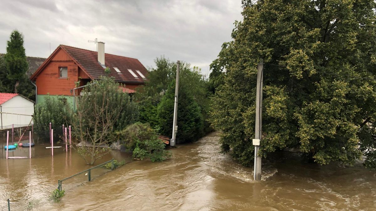 „Snad na nás bude Malše hodná“. Řeka na jihu zaplavuje jednu obec za druhou