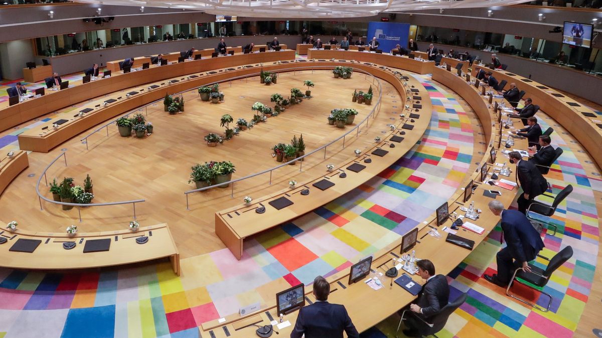 Rozhodnuto. Summit EU schválil spojení unijních peněz a vlády práva