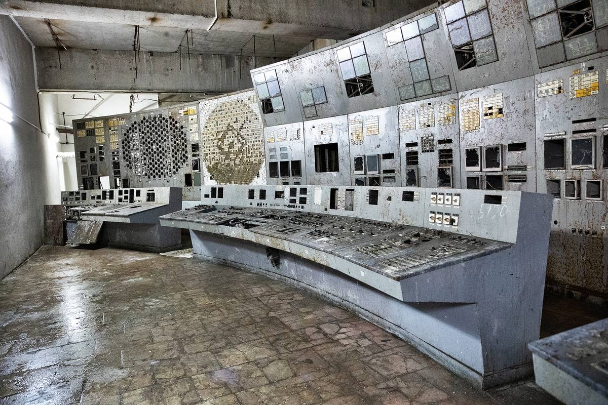 Velín čtvrtého reaktoru černobylské elektrárny. Právě v těchto místech Anatolij Djatlov s Akimovem, Toptunovem a dalšími spolupracovníky prováděli osudné noci 26. dubna 1986 bezpečnostní test s tragickým koncem.