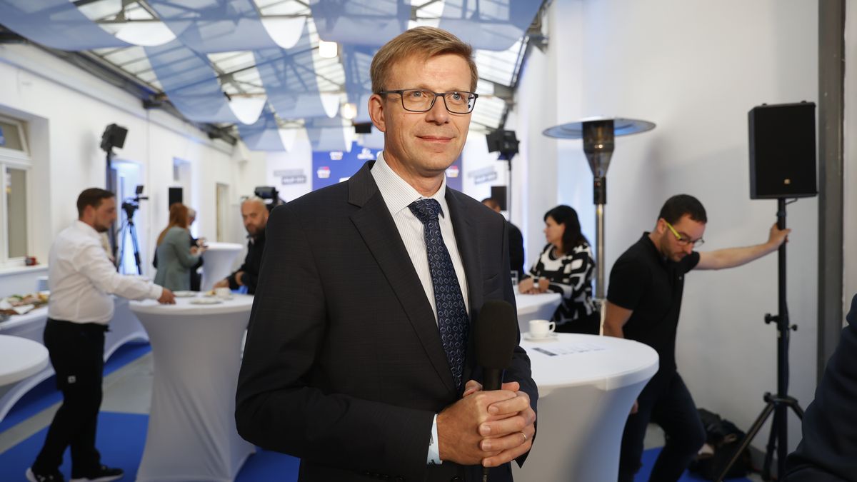 Stanjura proti Kupkovi. Nečekaný konflikt ve vládě kvůli škrtům v dopravě