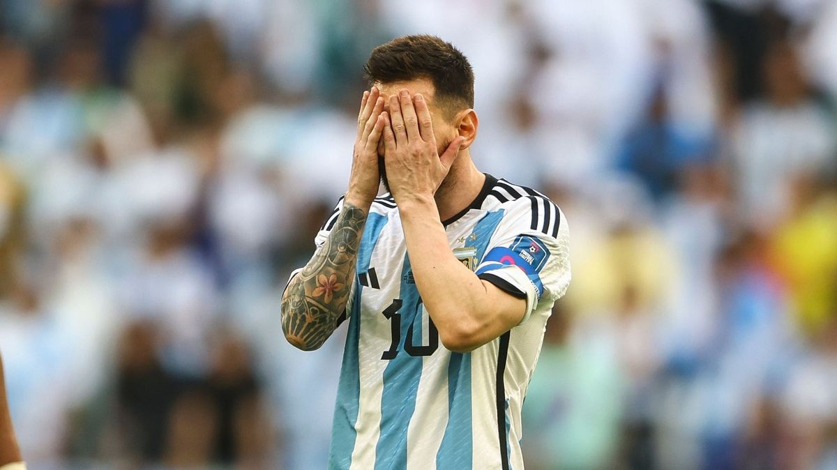 Messi začal cestu za vysněným titulem šokující prohrou s outsiderem