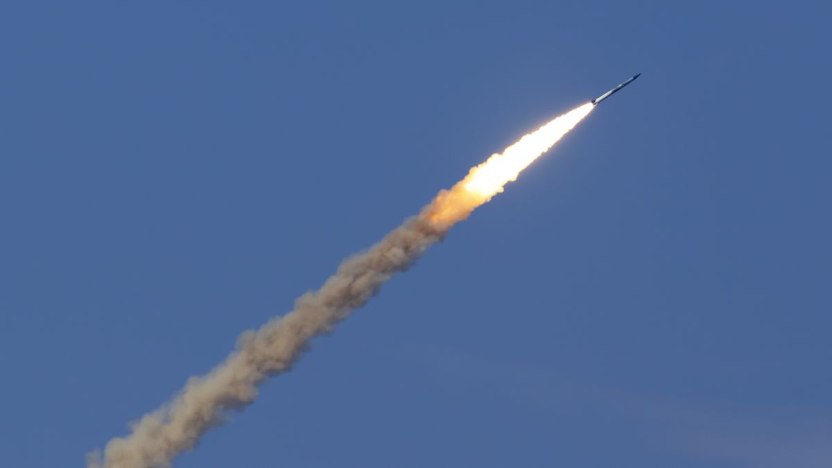 Ruské rakety těsně minuly hranice NATO. Radši jsme nestříleli, říká Kyjev