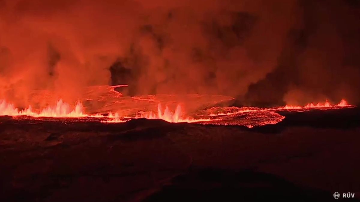Video: Sopka na Islandu opět chrlí lávu