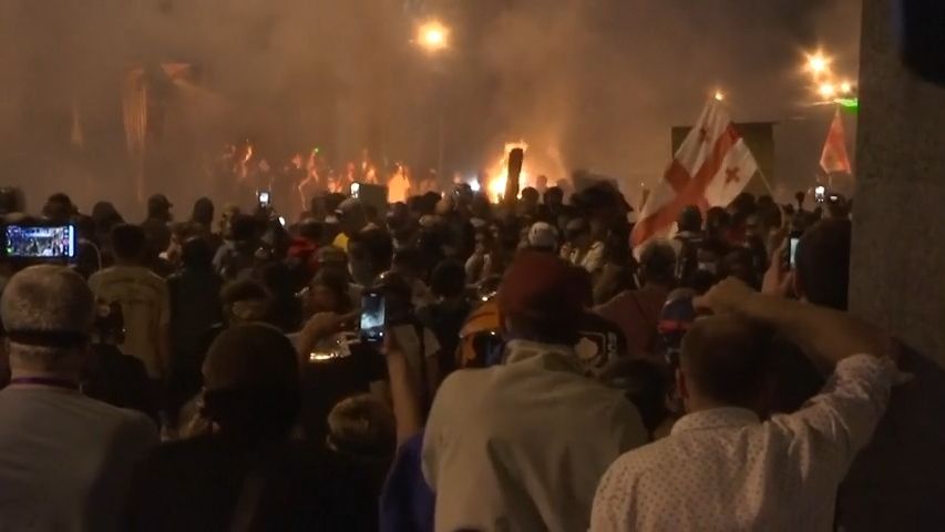 „Bojují za svou budoucnost.“ Gruzínci se znovu staví na odpor ruskému zákonu