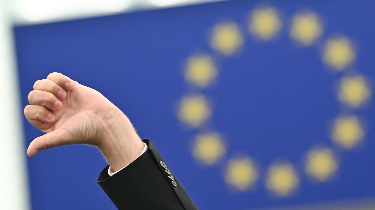 Stovky miliard eur na zbraně. Evropa plánuje uvolnit rozpočtová pravidla