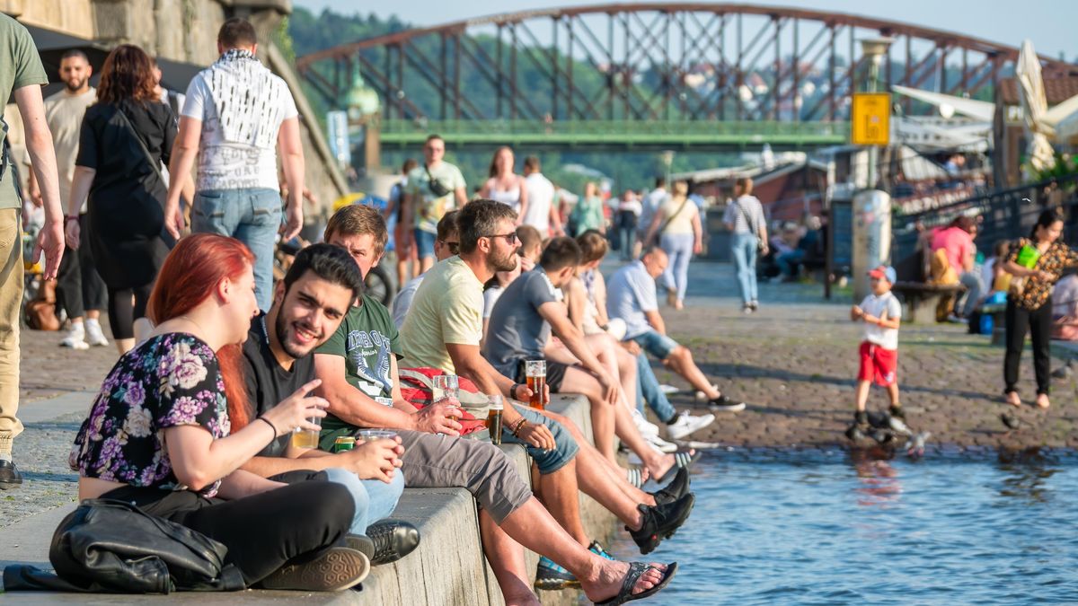 Láká mladé krajní pravice? Ne, jen je v kurzu volit rebely, říká sociolog