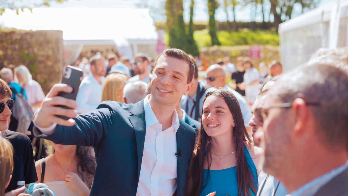 Lepenovská hvězda TikToku chce řídit Francii. Zatím dostává nabídky k sňatku