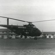 Bojový vrtulník americké námořní pěchoty Sikorsky S-55/UH-19. Patří ke strojům, které se proslavily v době vietnamské války. Obvykle byl vyzbrojen dvěma těžkými kulomety, zajišťujícími krycí palbu z otevřených dveří. Dopravoval družstvo pěchoty a odvážel raněné. Často znamenal poslední záchranu. Vojenskou hantýrkou byl pokřtěn slovem „Chopper“, tedy „sekačka“ - to podle hřmotu jeho rotorů.