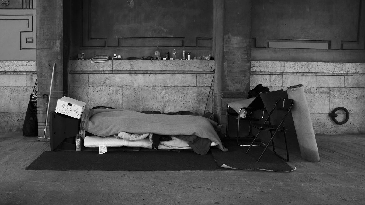 Bezdomovci a narkomani, lidé karantény pařížských ulic