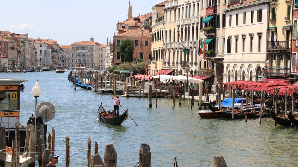 Benátky v létě? Fotky ukazují poloprázdnou mekku turistů