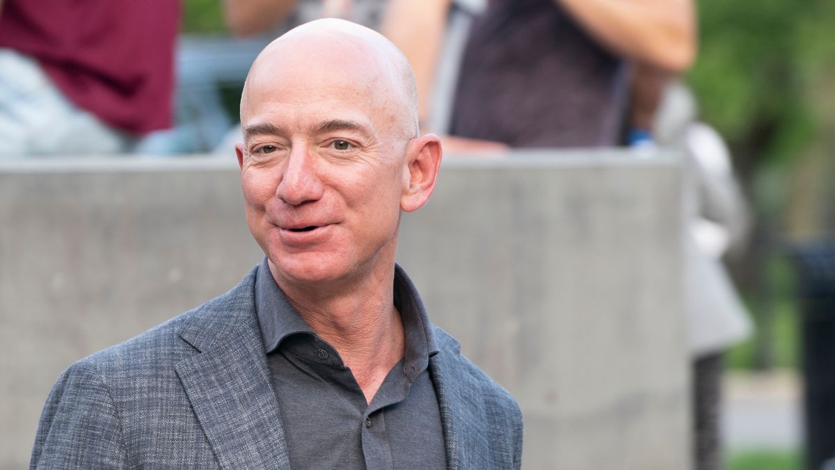 Bezos chce zpátky trůn nejbohatšího člověka světa