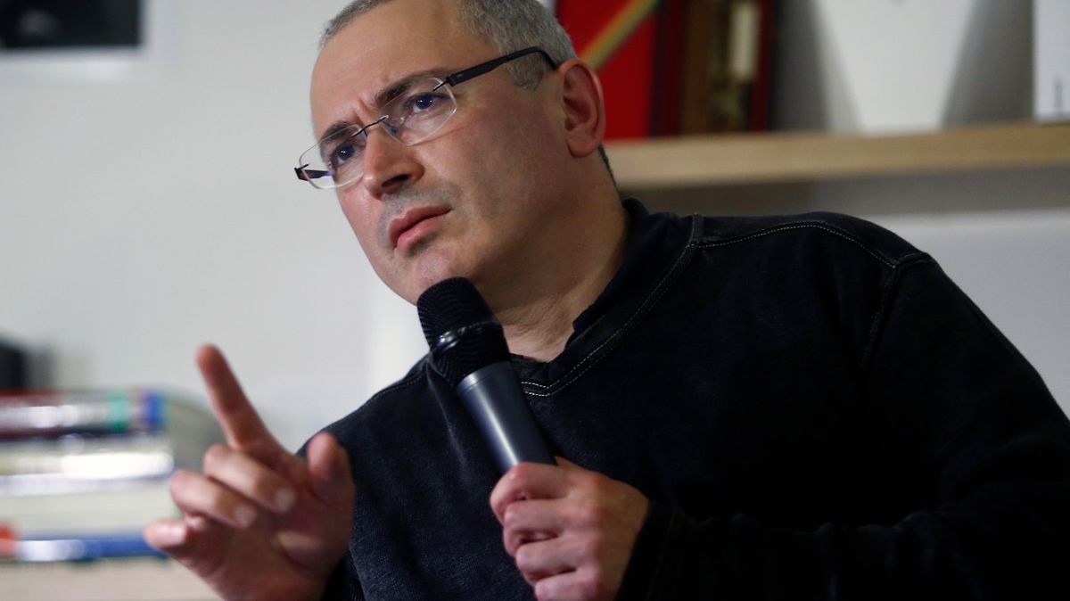 Chodorkovskij: Prokremelské „loutky“ jsou u Merkelové i v českém parlamentu
