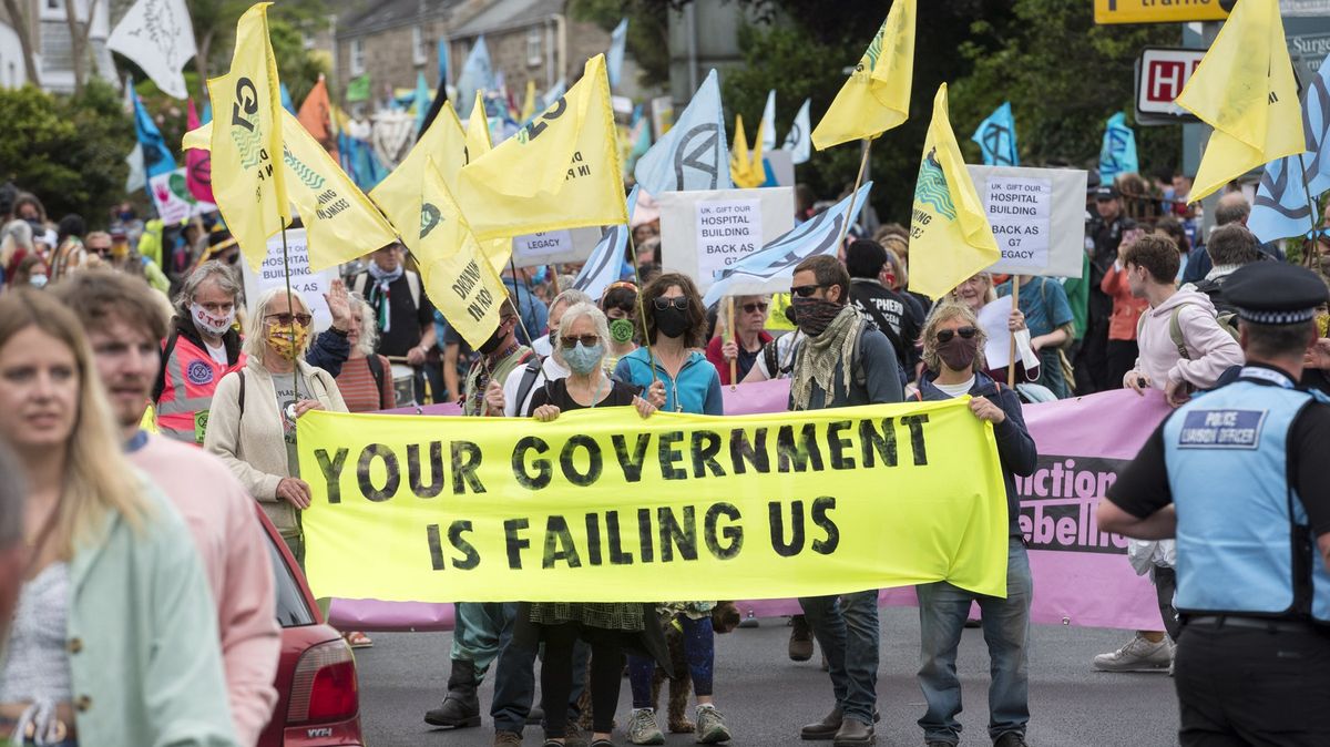 „Lháři, lháři.“ Protesty k summitu G7 upozorňují na klimatickou krizi
