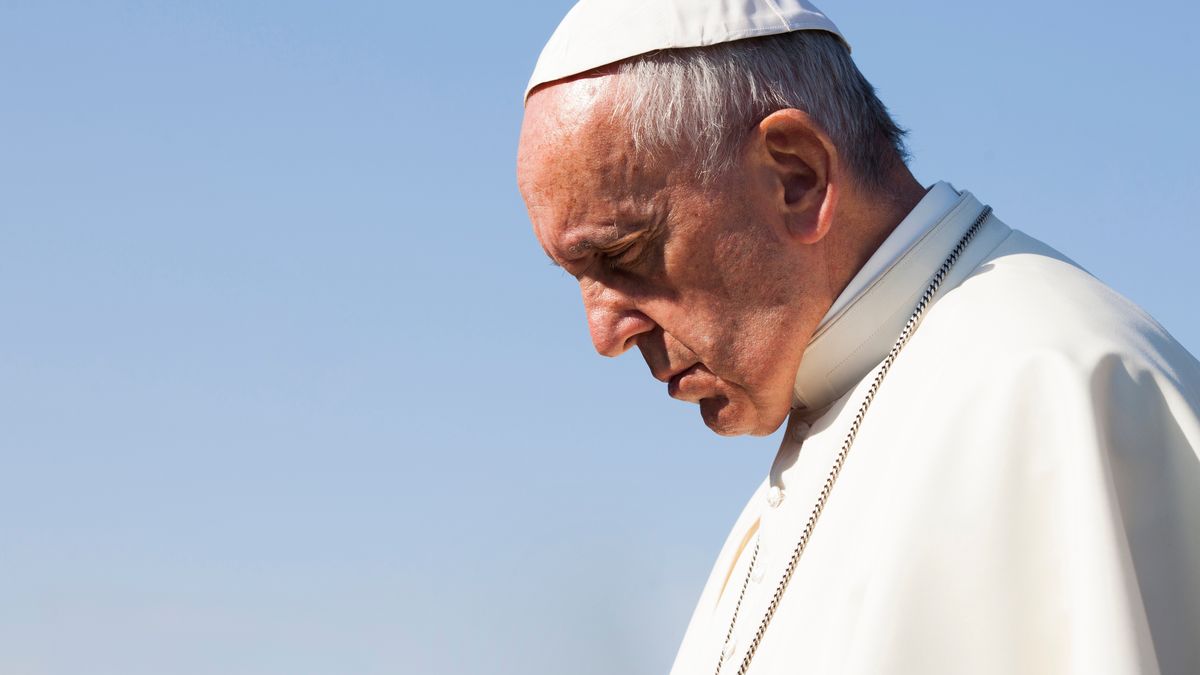 Benedikt XVI. je velmi nemocný, papež František vyzval k modlitbám