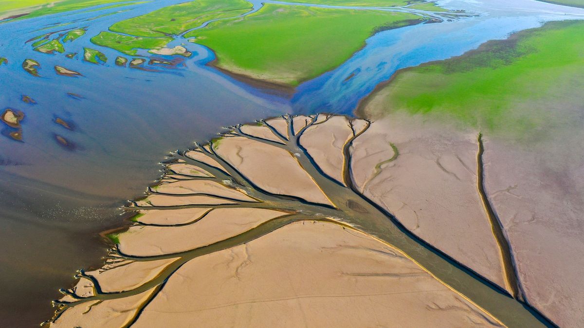 Fotky: Takhle vysychá třetí největší řeka světa. Pije z ní 400 milionů lidí