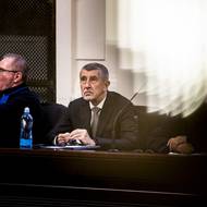 Žalobce Jaroslav Šaroch v závěrečné řeči řekl, že by měl být Andrej Babiš i Jana Nagyová odsouzeni. Podle něho jsou obžalovaní nepochybně vinni. Státní zástupce proto oběma navrhuje tříleté vězení s podmíněným odkladem na pět let. U Babiše pak ještě navrhl pokutu 10 milionů korun…