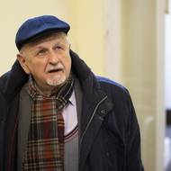 Babišův advokát Eduard Bruna před začátkem jednání uvedl, že by měl soud potvrdit původní verdikt. Tedy, že bude Andrej Babiš zproštěn obžaloby.