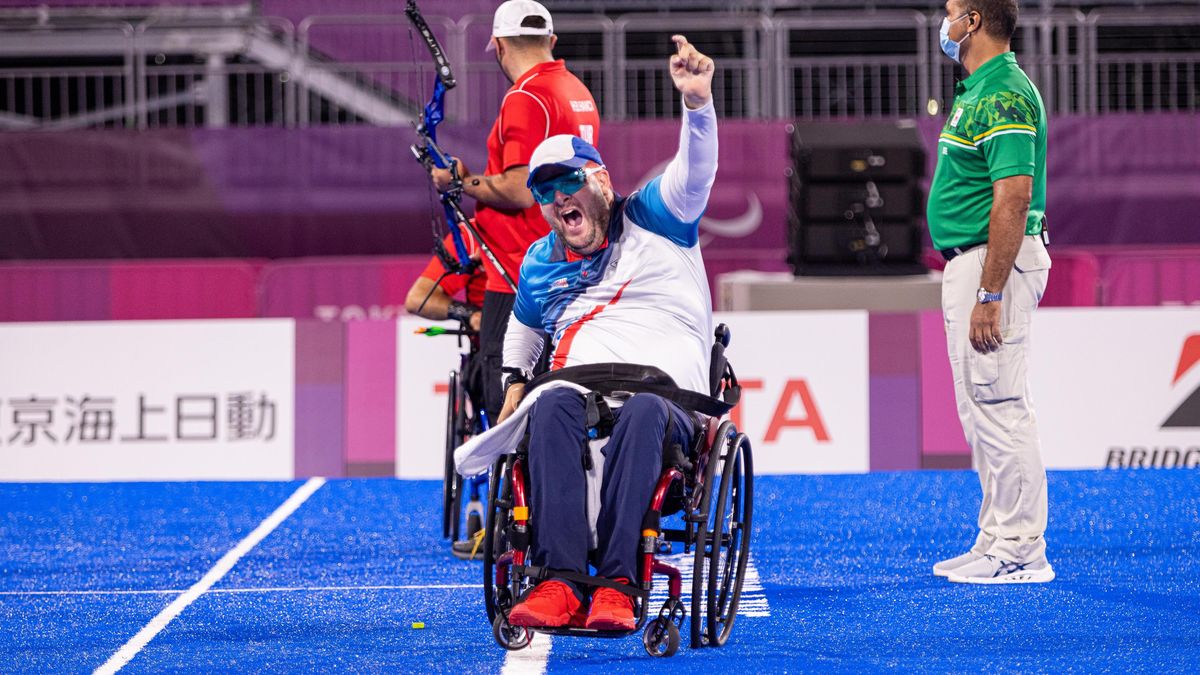 Chuck Norris se u mě učil střílet z luku, říká paralympijský šampion Drahonínský