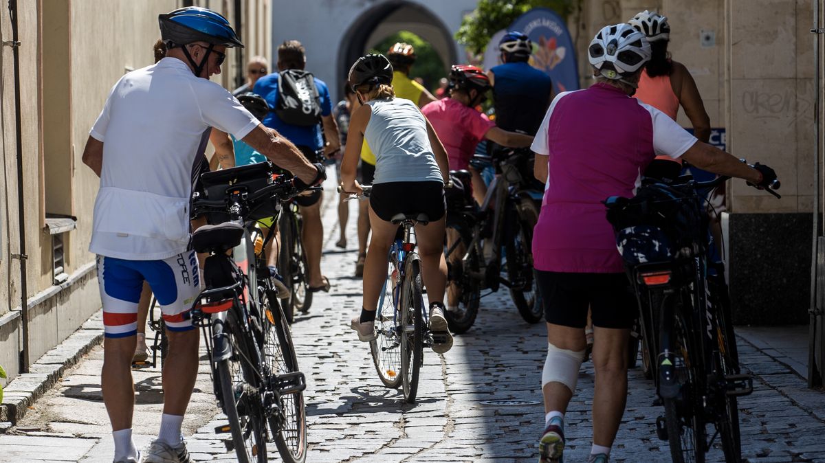 Fotky: Kola na každém kroku. Třeboň znovu zažívá cyklistické peklo