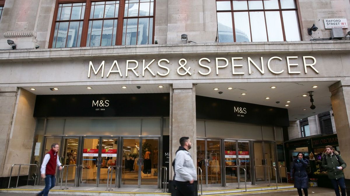 Marks & Spencer v Česku dočasně zavírá. Nemá zboží