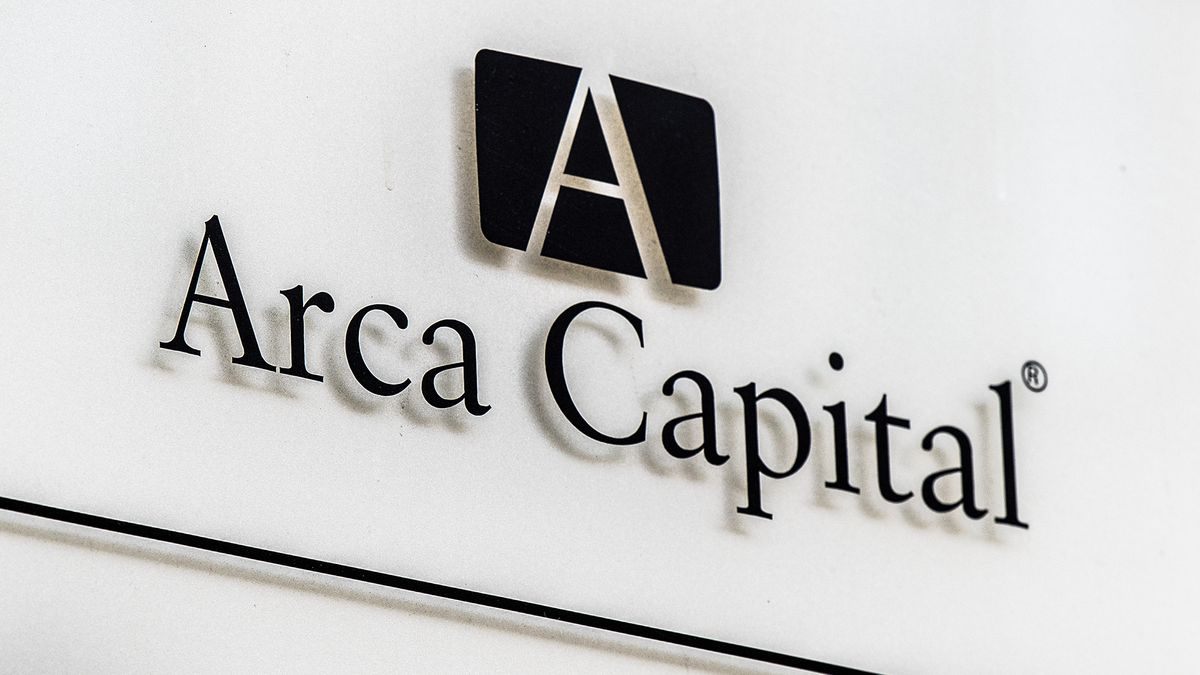 Rakouská banka žádá po Arce čtvrt miliardy, zastupuje ji exministr Pelikán