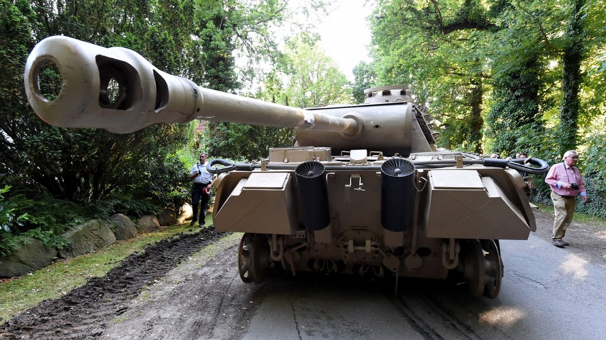 Německá justice řeší případ důchodce, který měl ve sklepě tank Panther