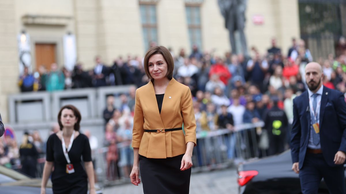 „Demokracie vyhrála nad hybridními manévry.“ Svět gratuluje Sanduové k zvolení