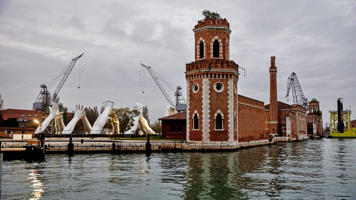 Benátky zakazují velké turistické skupiny a tlampače