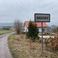 Obec Ohrazenice sousedí přímo s posádkovým cvičištěm Jince.