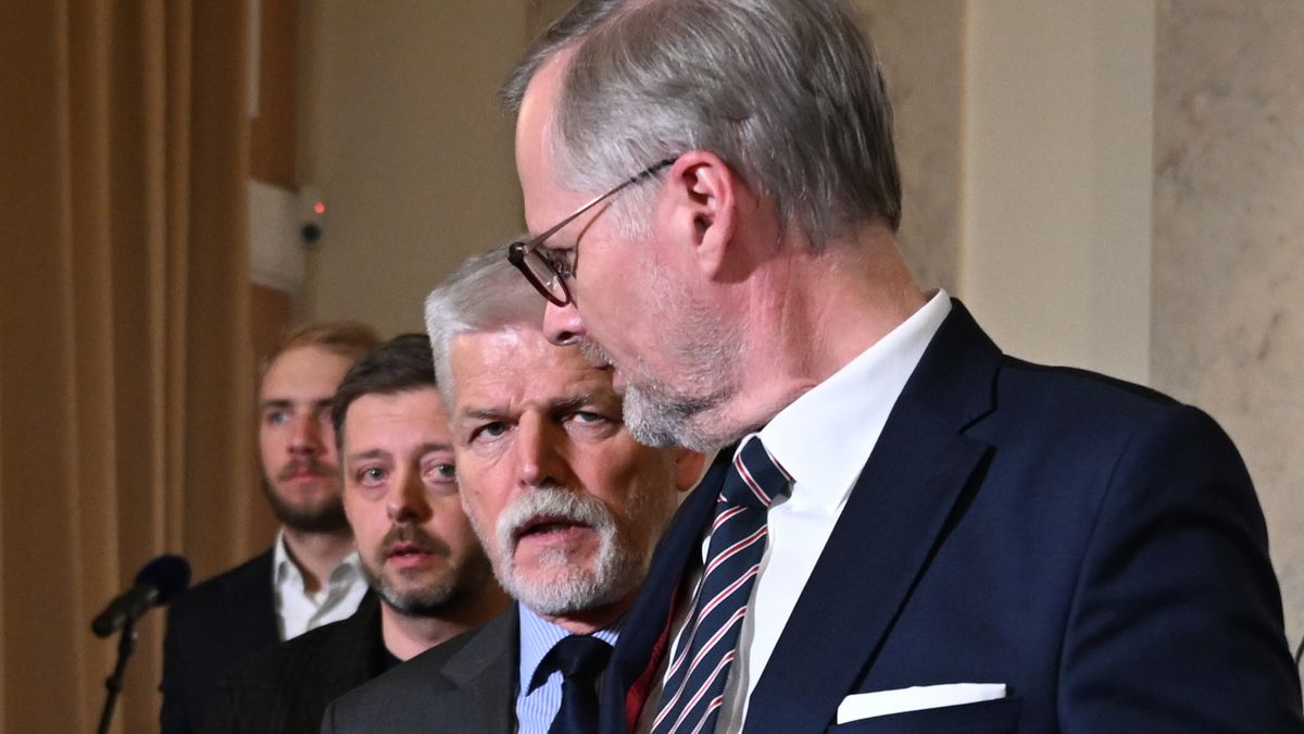 Pavel po roce na Hradě: „Domácí politika je minové pole“