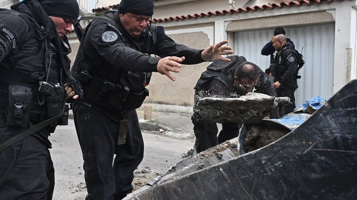 Do favel v brazilském Riu vjely tisíce policistů. Město chce vyhnat gangy