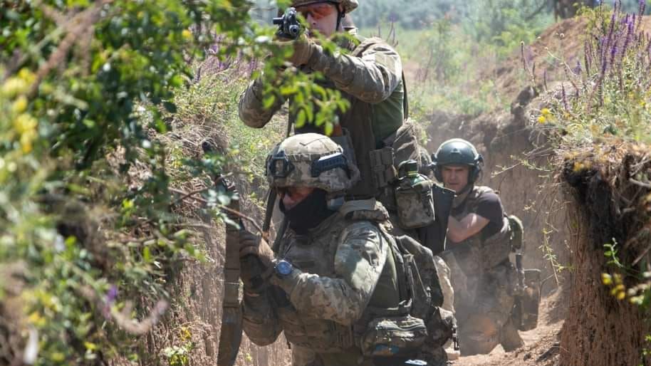 V ukrajinské armádě už slouží 3800 vězňů, uvedl poslanec