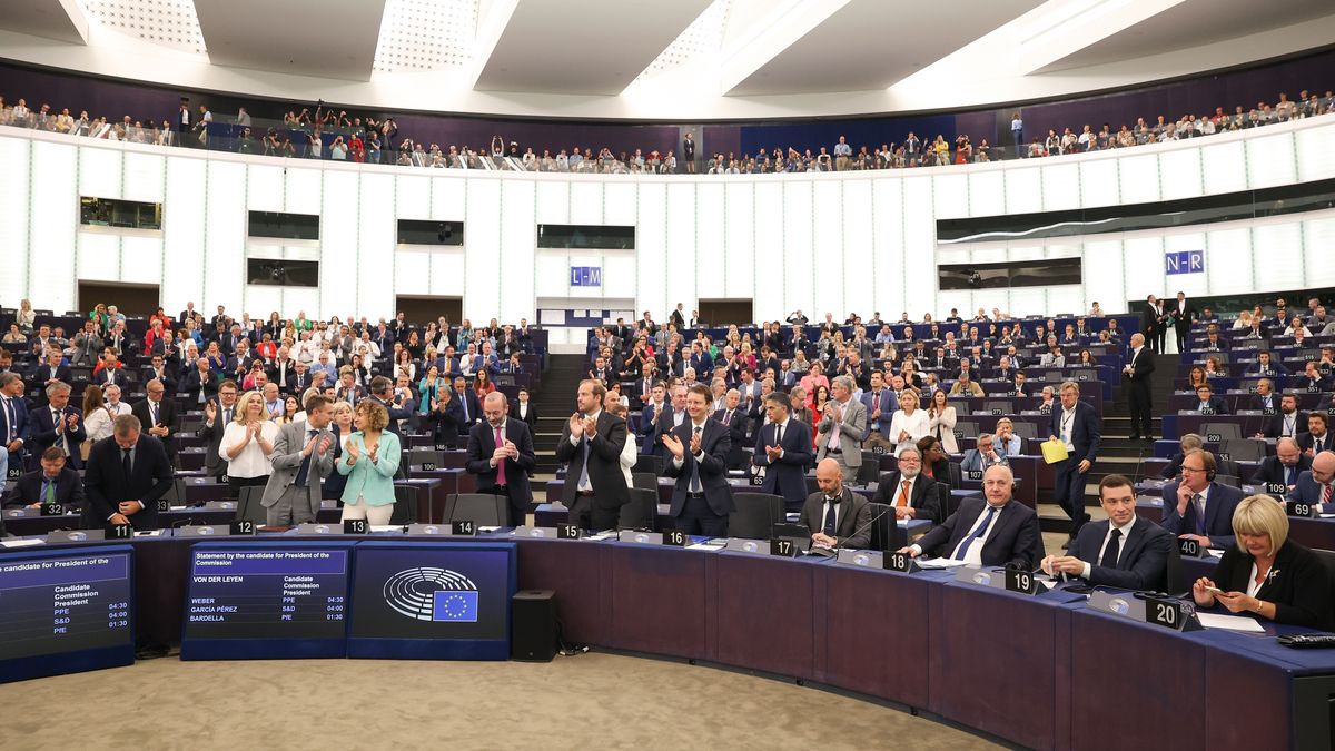 Evropská komise ustála hlasování o nedůvěře v Evropském parlamentu