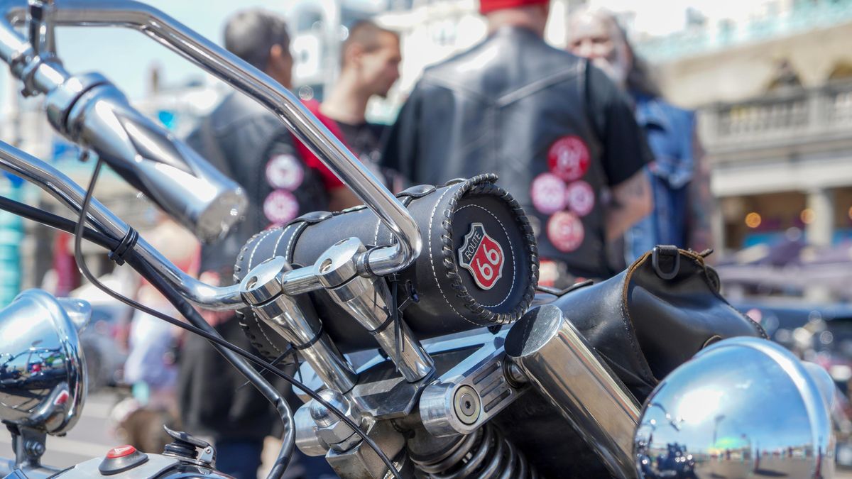 Glosa: Pro radnici pracují Hells Angels. Dobrý scénář, ale točit se nebude