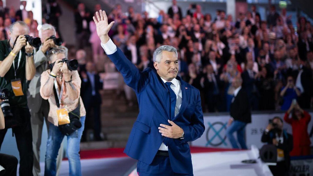 Rakouský kancléř odstupuje z funkce, nedohodl se na koalici