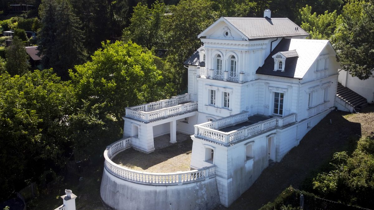 Fotky: Romantický výhled na hrad Střekov. Prvorepubliková vila hledá majitele