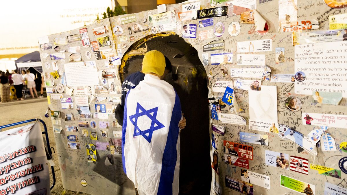 Hamás zveřejnil nové video zachycující dva živé izraelské rukojmí