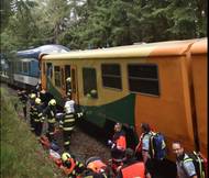 Nehoda si vyžádala dva mrtvé a 24 zraněných, z toho devět se středními a těžkými zraněními.