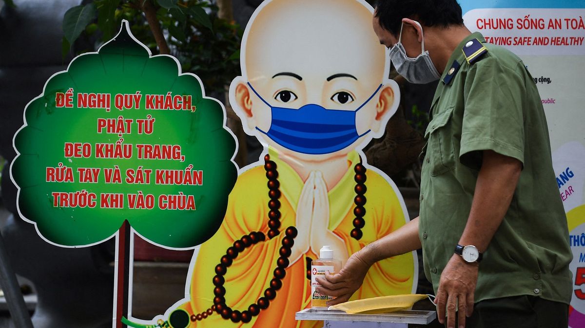 Ve Vietnamu našli „supercovid“. Šíří se velmi snadno a velmi rychle