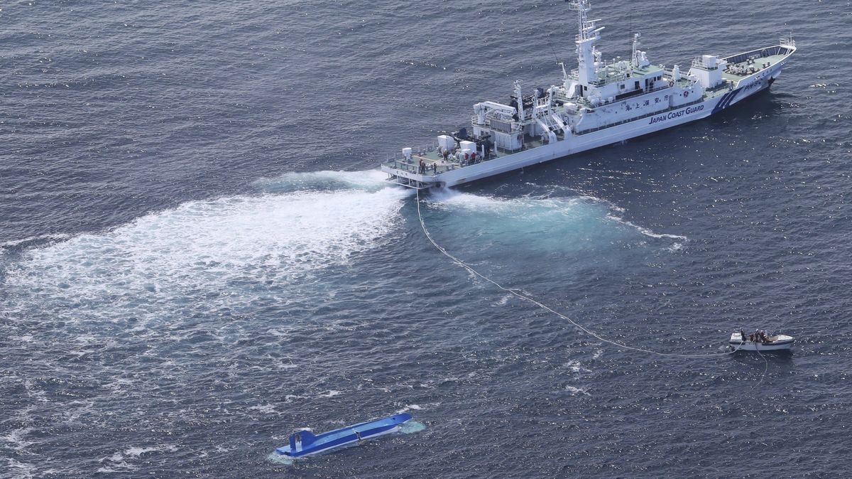 Video: Japonská rybařská loď se srazila s ruskou nákladní lodí. Tři lidé zahynuli