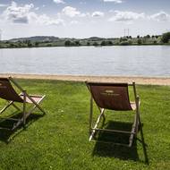 Statek má rozlohu tři hektary a patří k němu dalších 74 hektarů pastvin a polí.