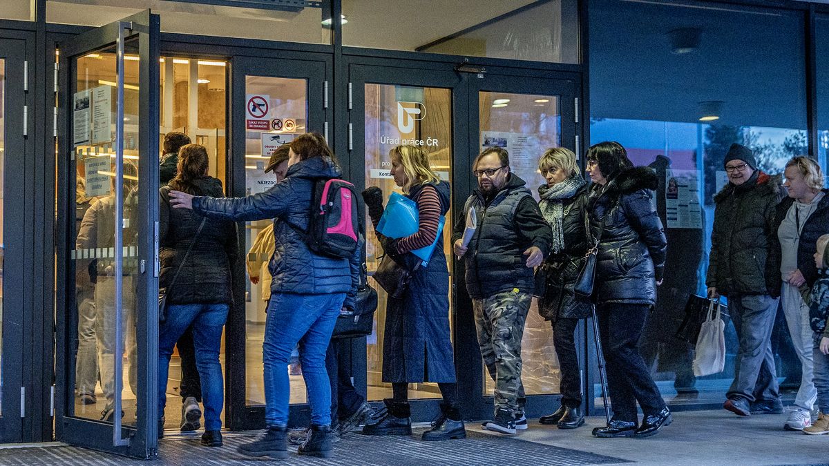 Sedm odpovědí k nové dávce pro skoro milion Čechů. Kdo na ni bude mít nárok?