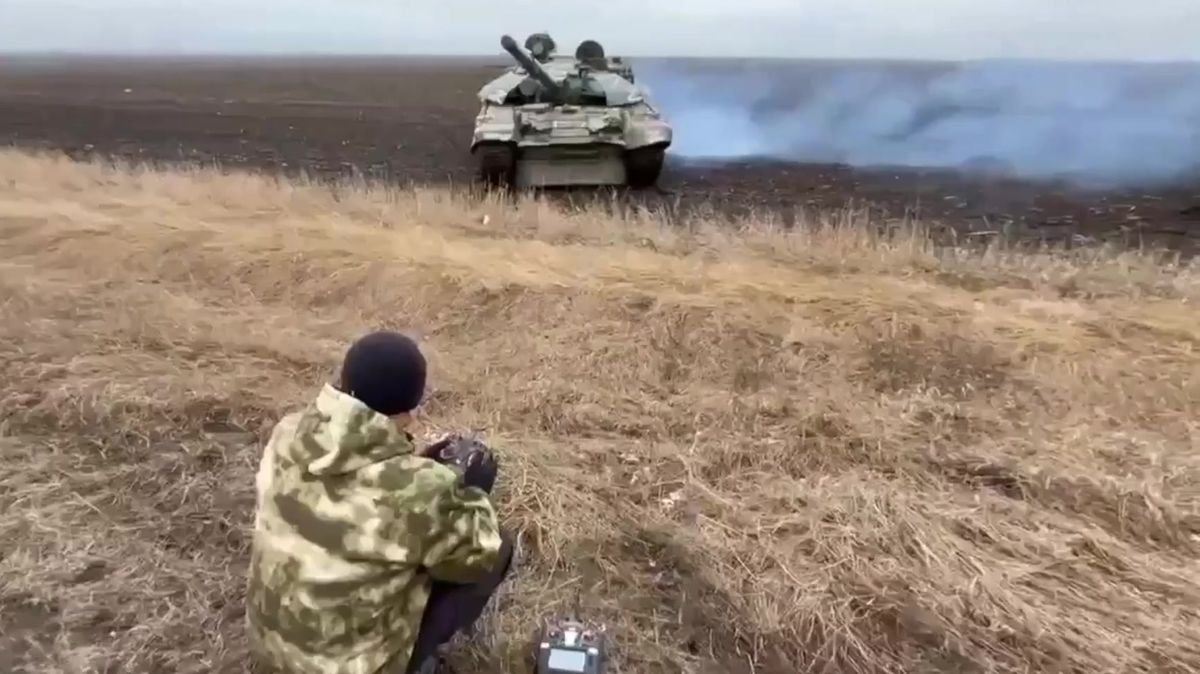 Video: Test tanku na dálkové ovládání. Rusové ho ukradli Ukrajincům