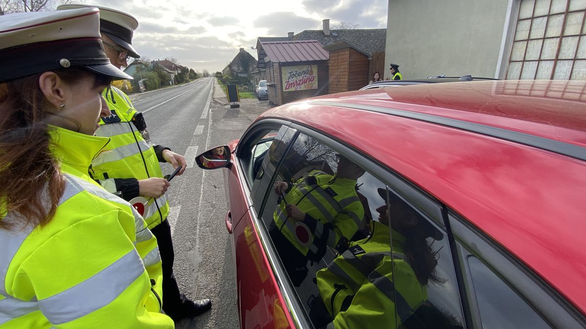 Komentář: Dnes domluvy, příště pokuty. Protest policistů je na hraně