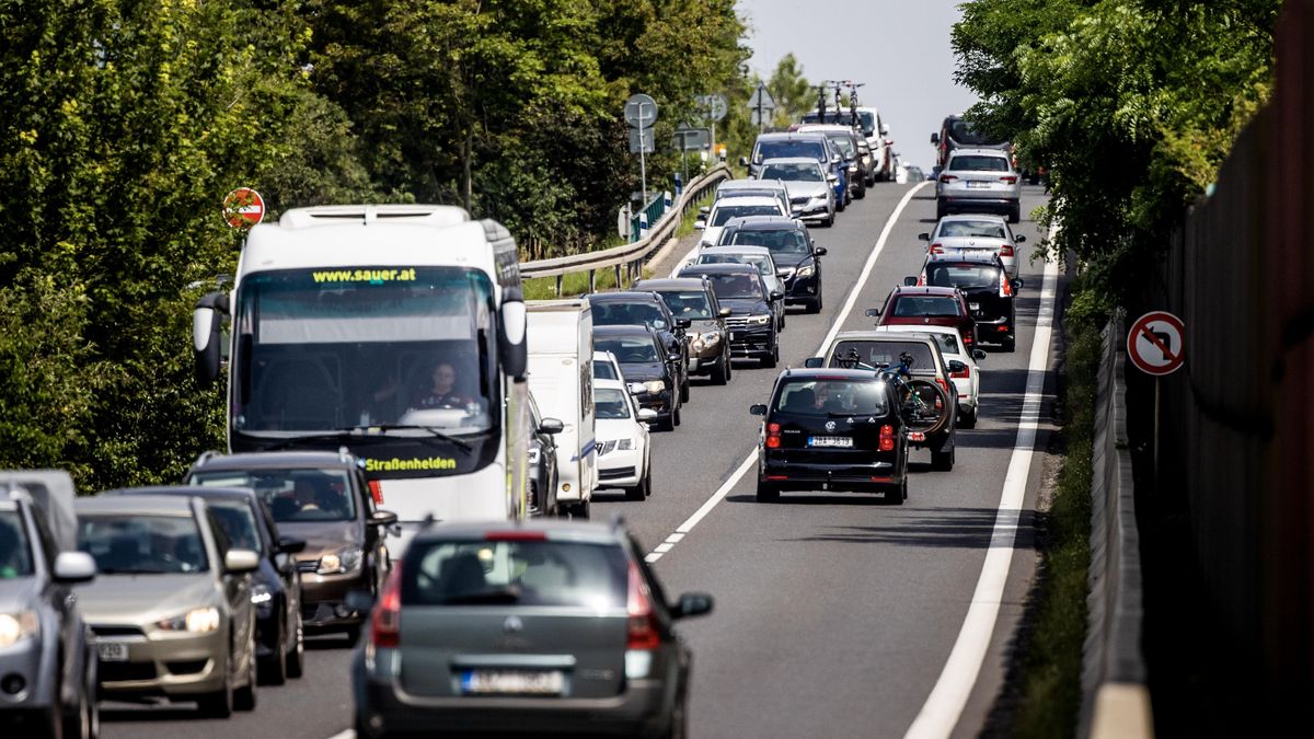 Dopravci loni zaplatili v Česku na mýtném přes 17 miliard korun